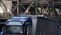 LKW blieb unter Bruecke haengen Koeln Ehrenfeld Innere Kanalstr Hornstr P496